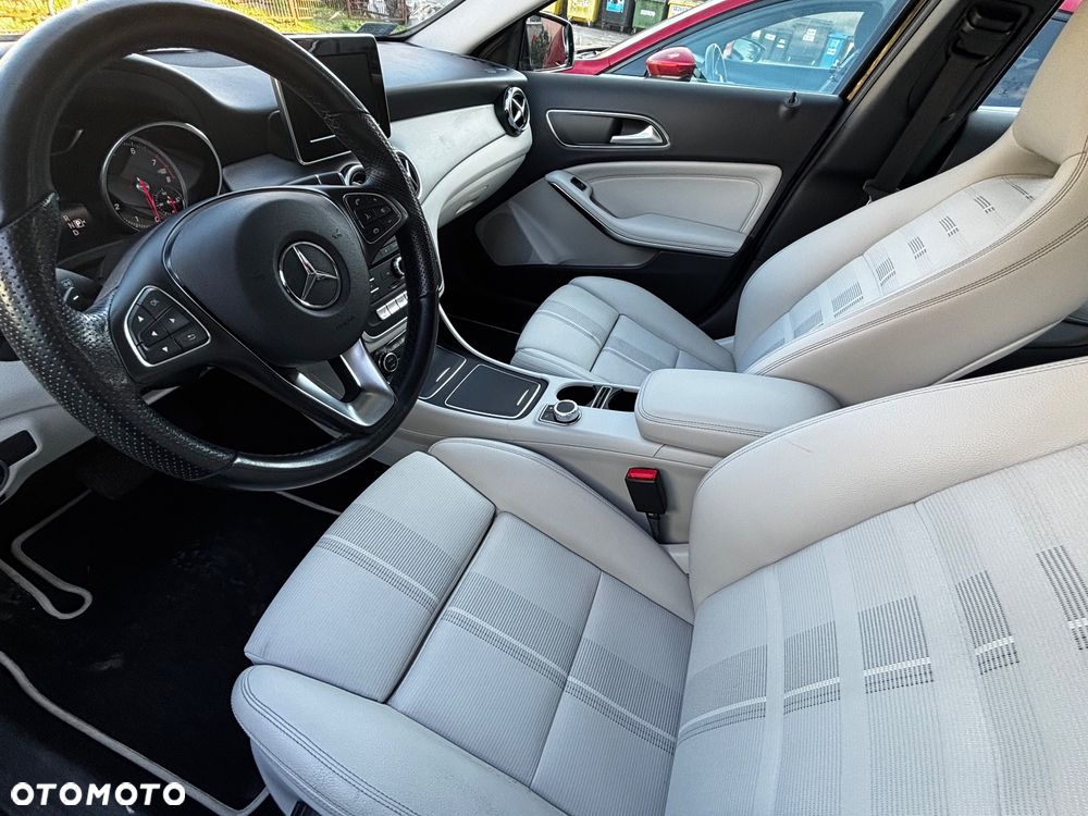 Mercedes-Benz GLA 200 7G-DCT - 2