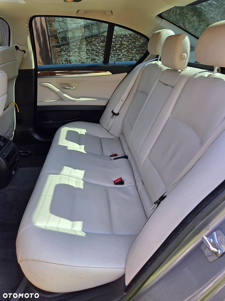 BMW Seria 5 528i Luxury Line - 13