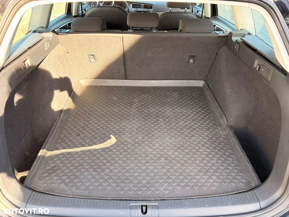 Volkswagen Golf - 11