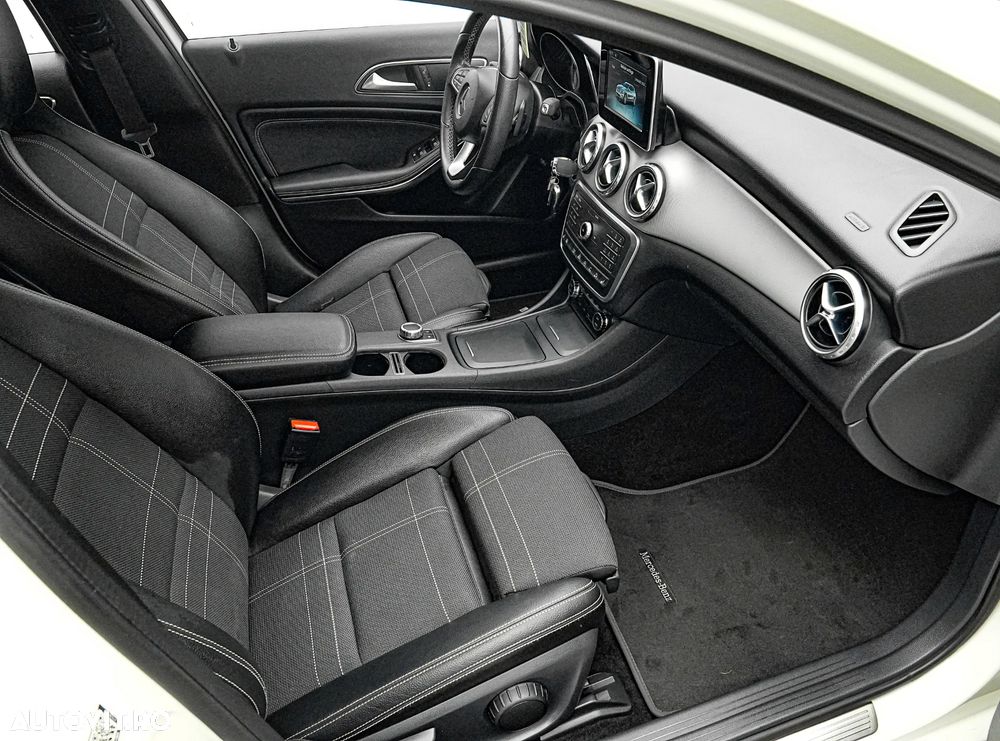 Mercedes-Benz GLA 200 d 4MATIC 7G-DCT Urban - 13
