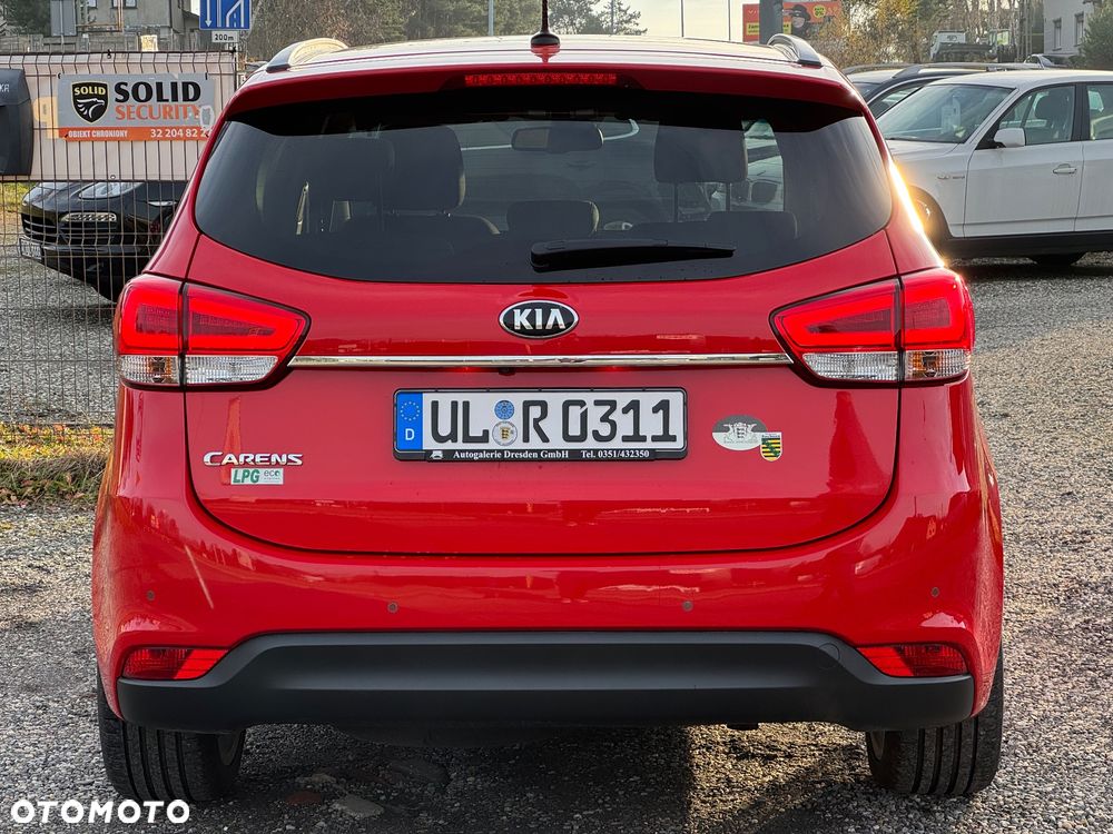 Kia Carens 2.0 GDI L - 11