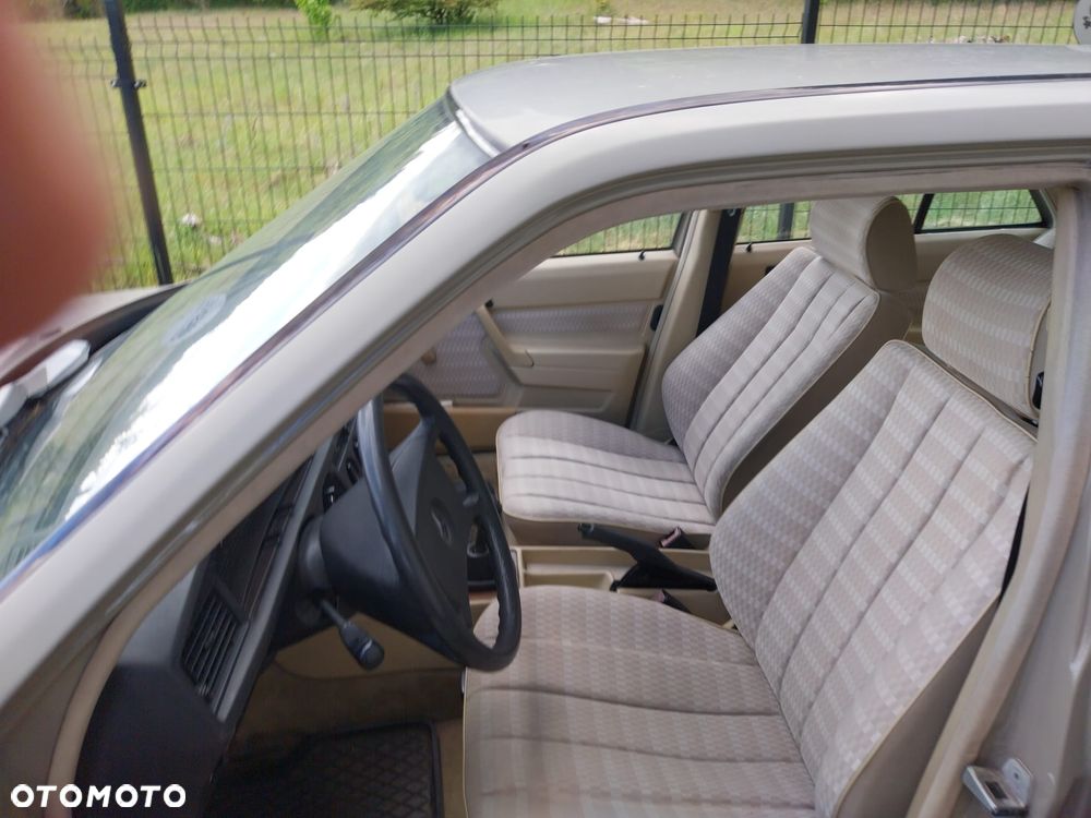 Mercedes-Benz W201 (190) - 7