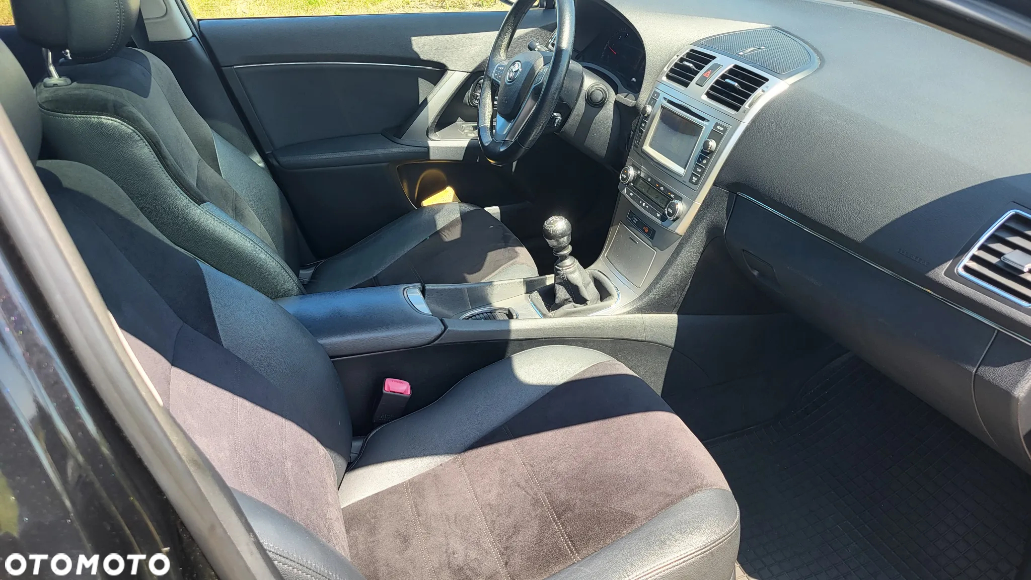 Toyota Avensis 2.0 D-4D Premium - 20
