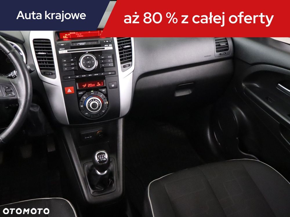 Kia Venga - 10