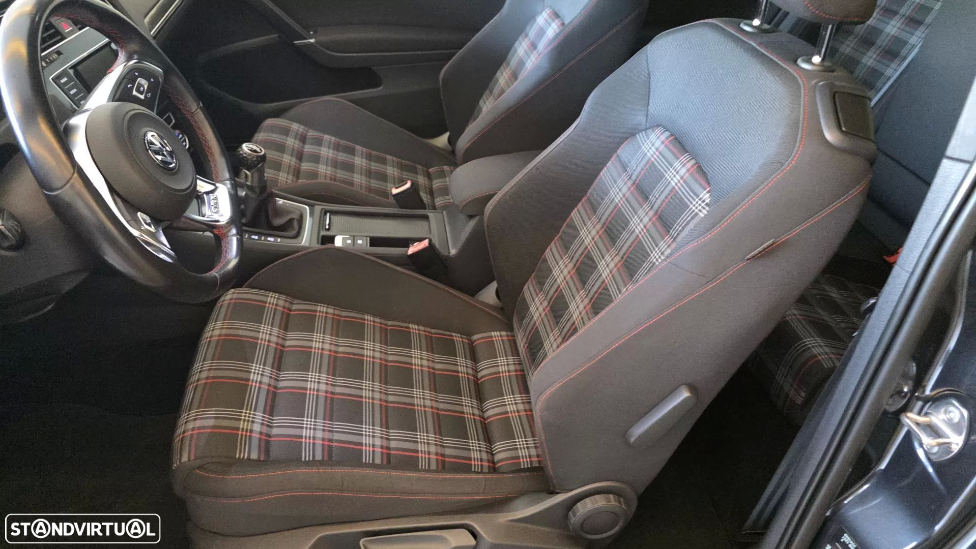 VW Golf 2.0 TSi GTi - 38