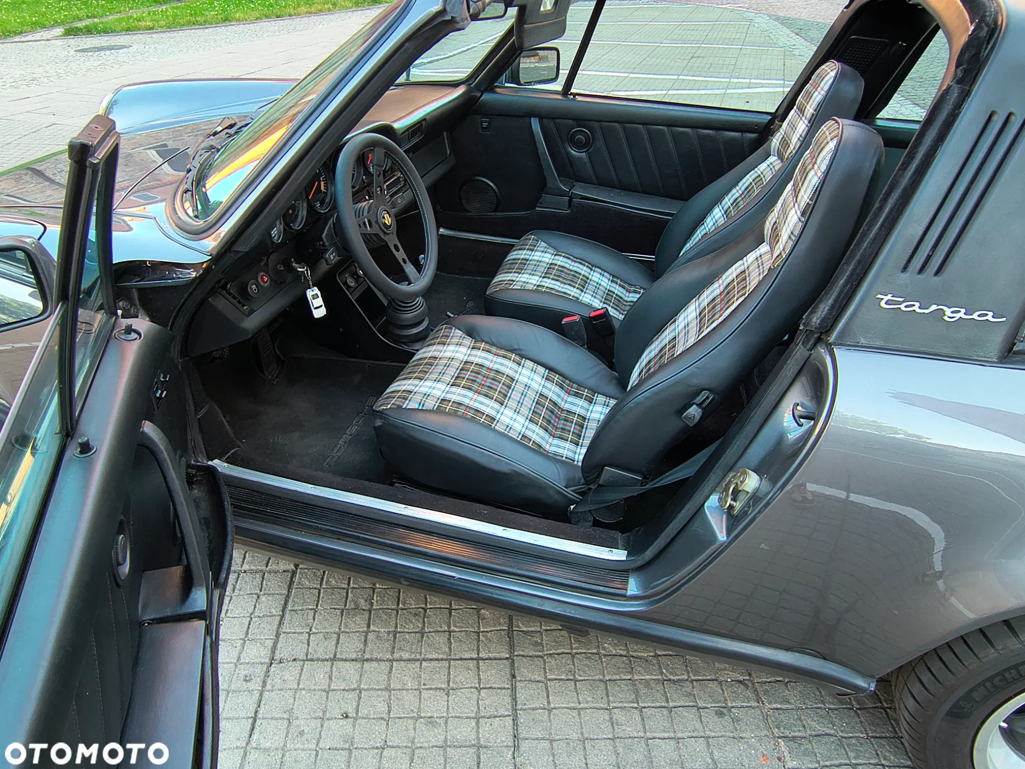 Porsche 911 Carrera 2 Targa - 16