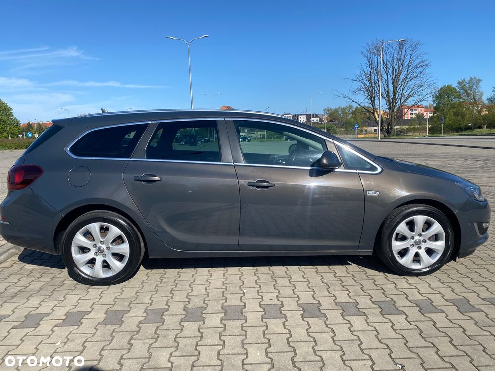 Opel Astra 2.0 CDTI DPF SportsTourer Exklusiv - 3