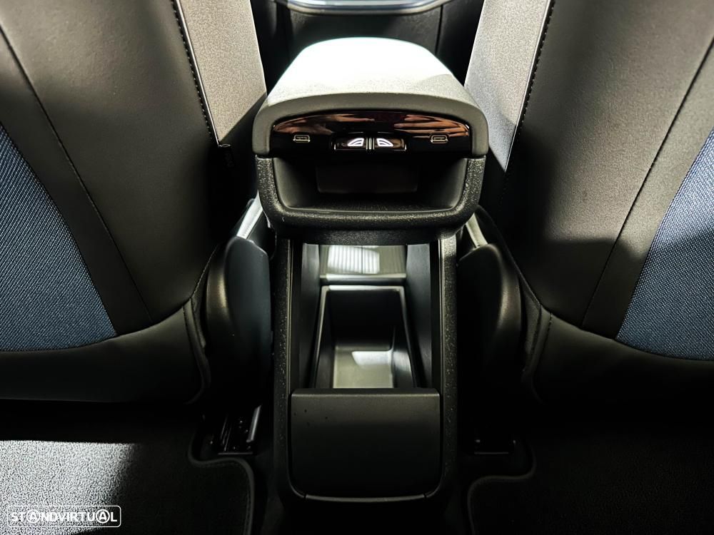 Volvo EX30 Single Motor Extended Range RWD Plus - 26