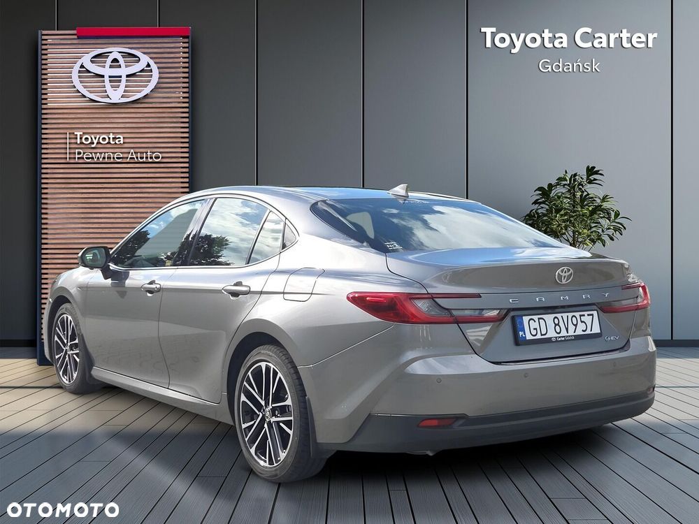 Toyota Camry - 4
