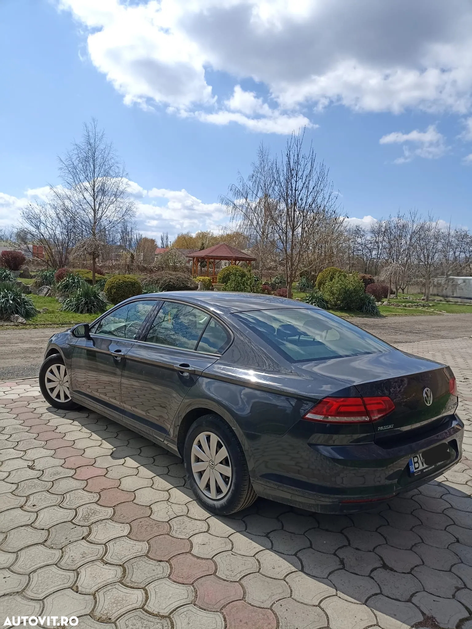 Volkswagen Passat - 2