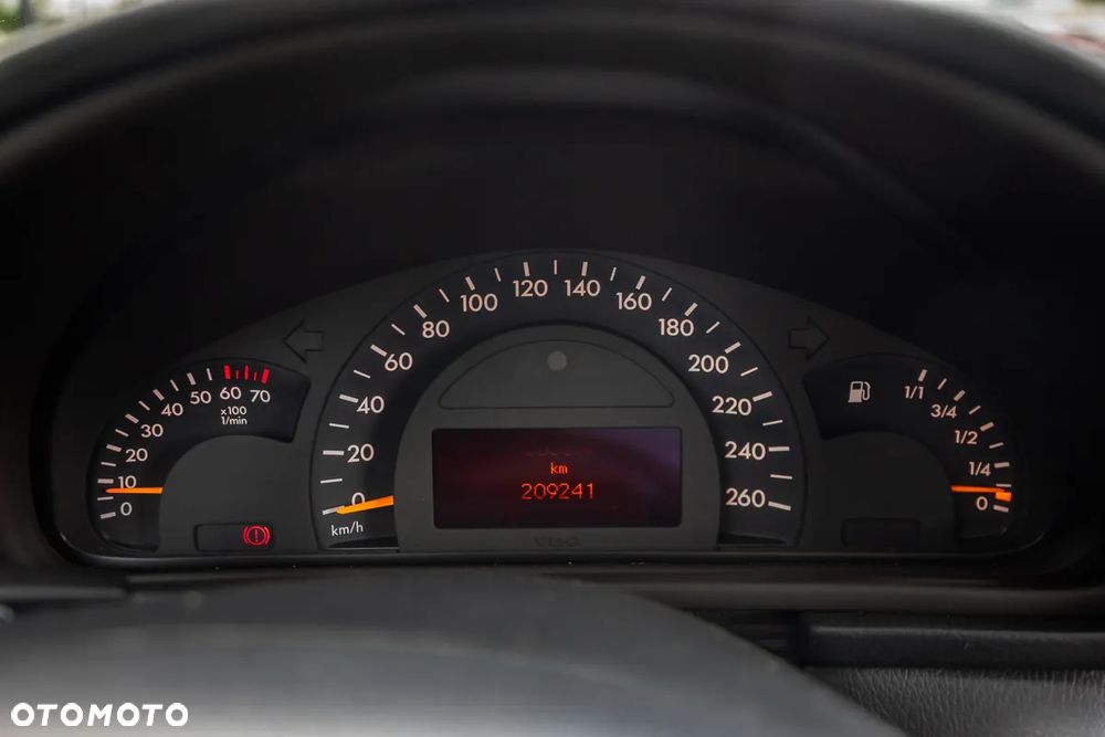 Mercedes-Benz Klasa C 240 Avantgarde Sport Edition - 27