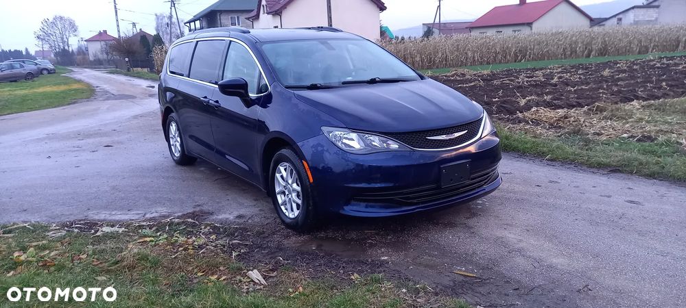 Chrysler Pacifica - 1