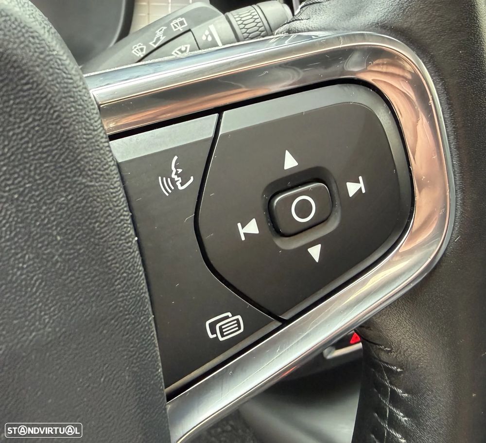 Volvo XC 40 1.5 T3 Momentum Tech Edition - 22