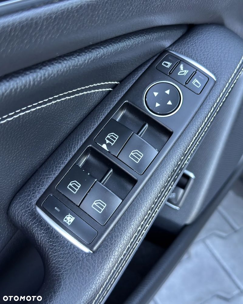 Mercedes-Benz GLA 200 7G-DCT - 17