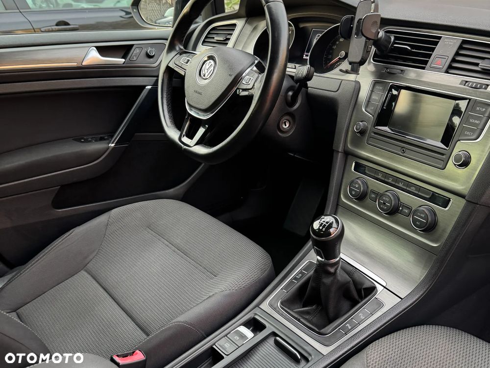 Volkswagen Golf - 33