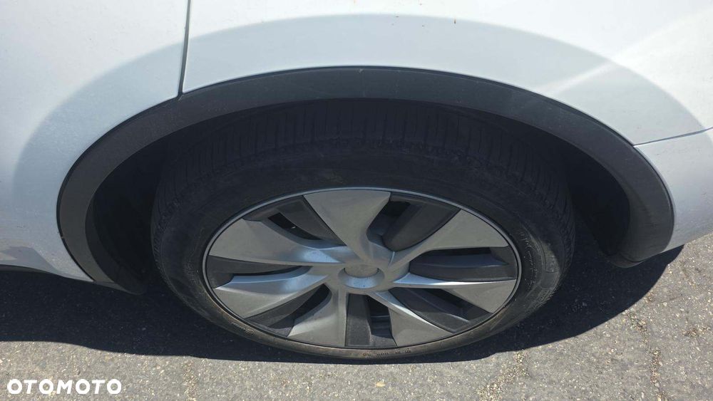 Tesla Model Y Long Range Dual Motor AWD - 19