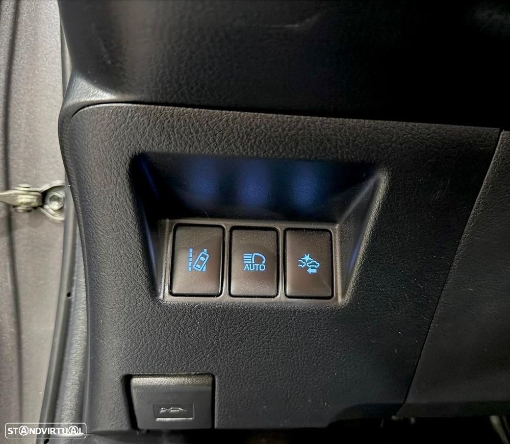 Toyota Yaris 1.0 VVT-i Exclusive - 28