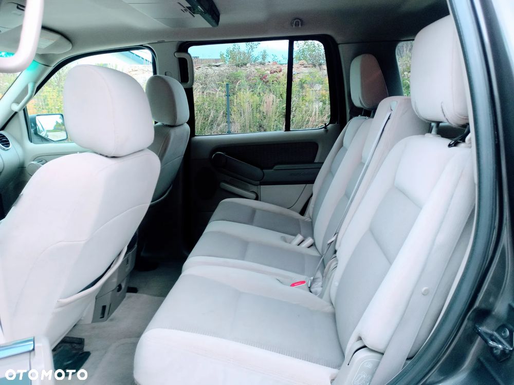 Ford Explorer 4.0 4WD - 8
