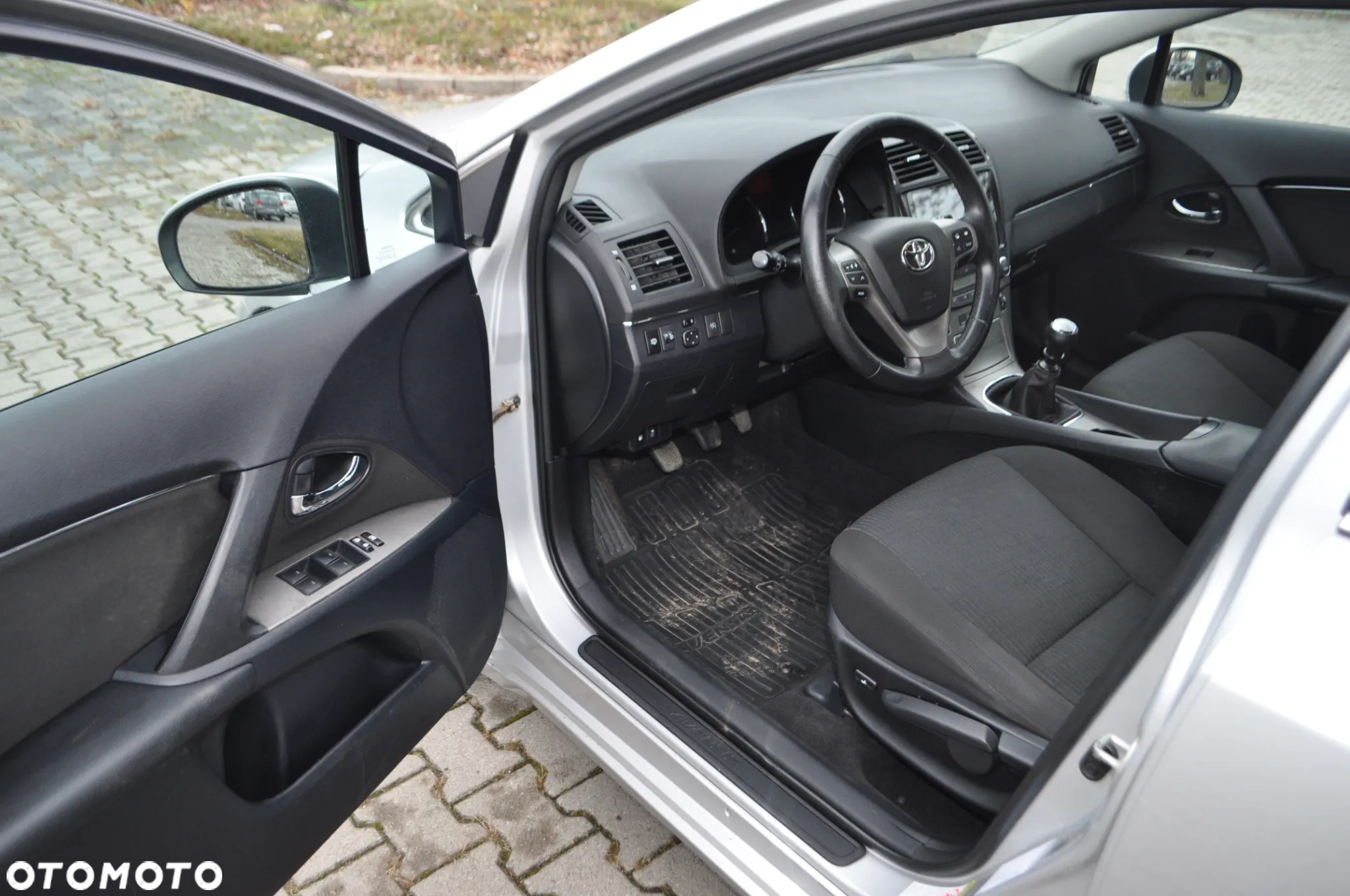 Toyota Avensis 1.8 Active - 22