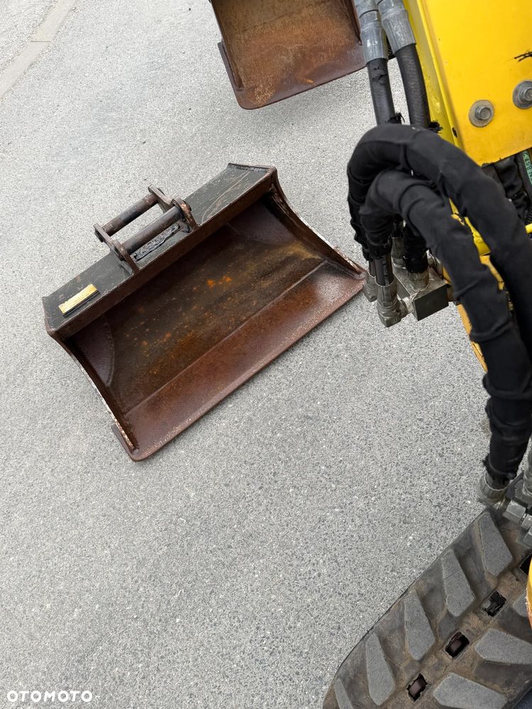 Yanmar SV08-1AS Japońska Minikoparka Koparka 1,1 tony. Maszyna jak Nowa. 2017rok. Pochodzi z Norweskiego Gospodarstwa Ogrodniczego! 2 łyżki. Rozsuwane Podwozie. Dokumentacja. Dodatkowe sekscje Hydrauliczne na młot lub wiertnice. Ani deka luzów czy wycieków. Szybkozłącze. Oryginalne łyżki Steelwrist! Skrętne ramię. OKAZJA Zadbana Maszyna! Bardzo oszczędny silnik Yanmar. Mocne pompy Hydrauliczne!! - 14