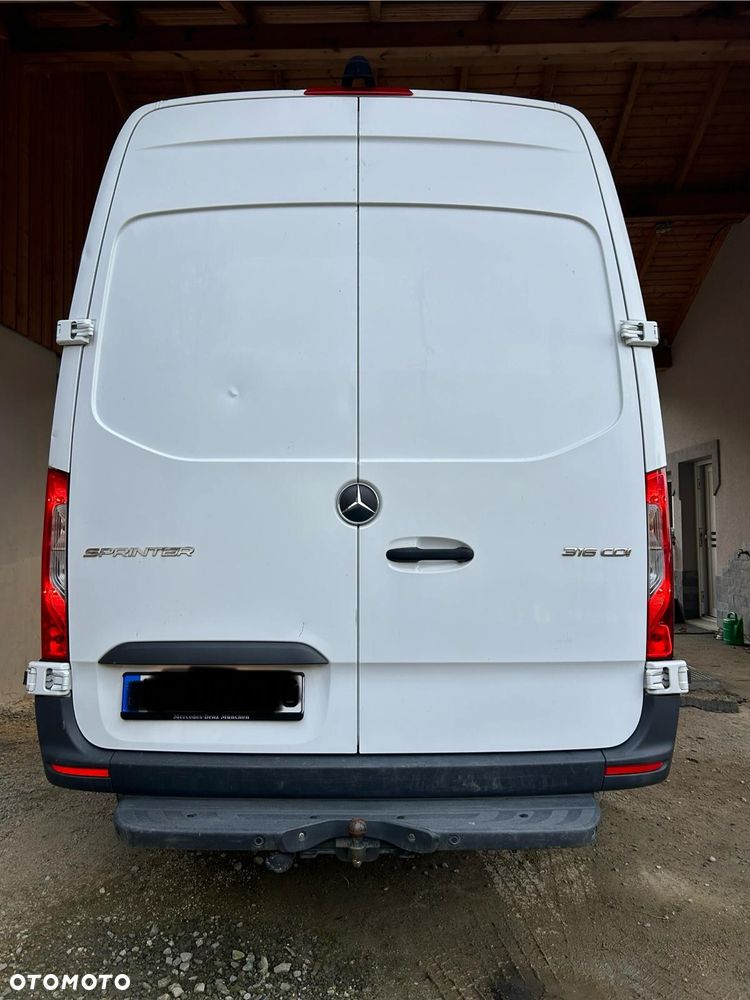 Mercedes-Benz Sprinter - 2