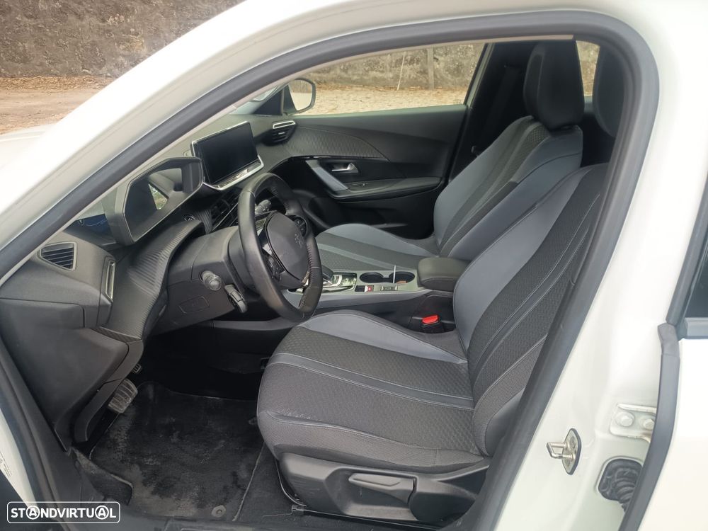 Peugeot e-2008 Allure - 8