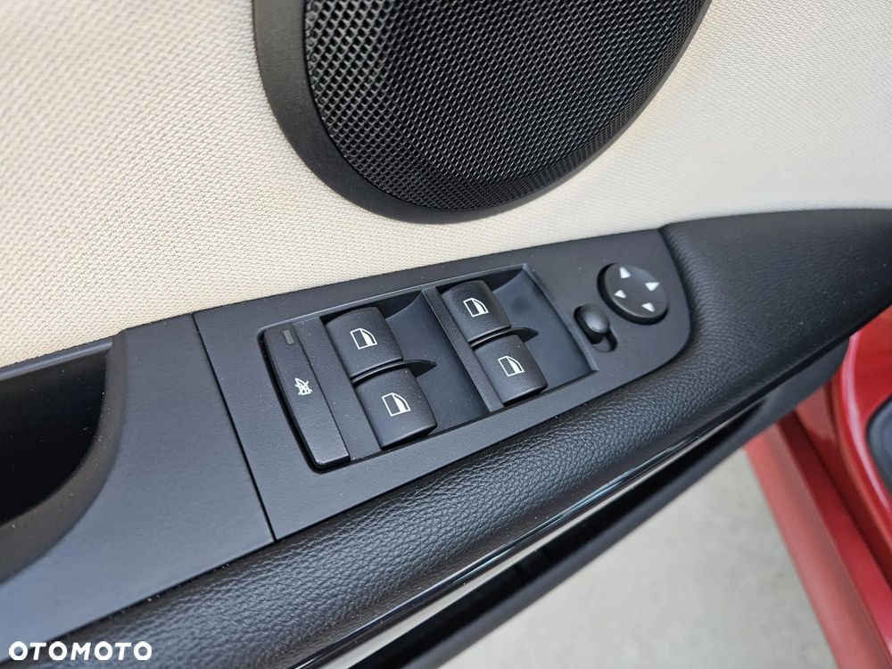 BMW Seria 3 318i Touring - 8