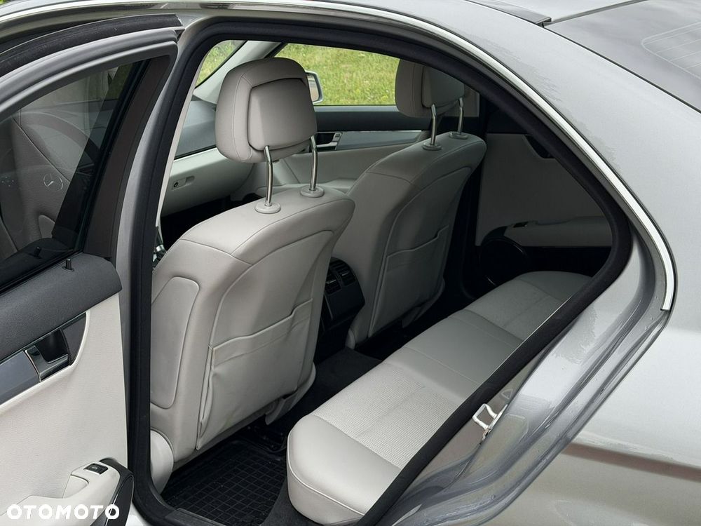Mercedes-Benz Klasa C 180 BlueEFFICIENCY 7G-TRONIC Elegance - 14