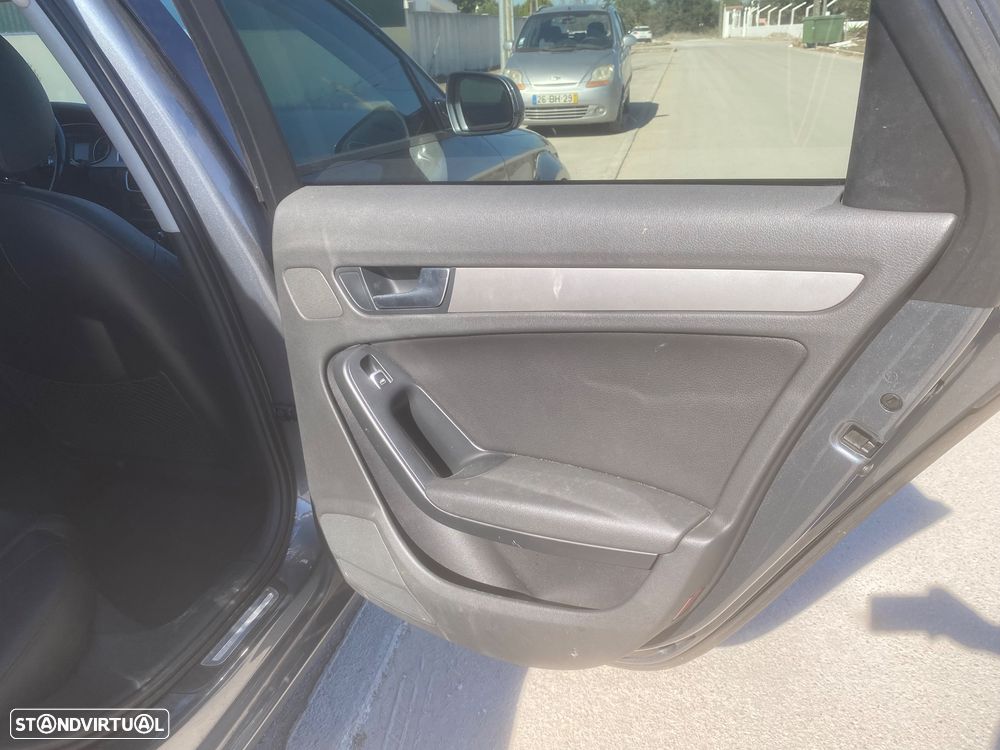 Audi A4 Avant 2.0 TDI ultra DPF Attraction - 13