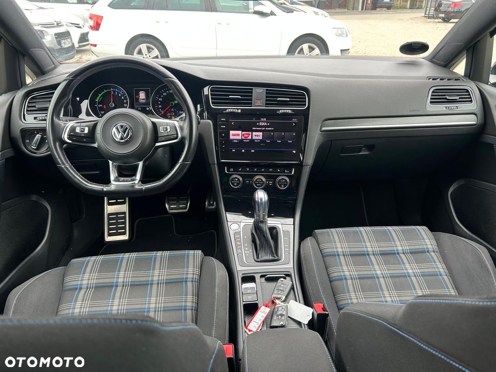 Volkswagen Golf - 18