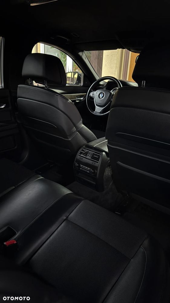 BMW Seria 7 750i xDrive - 25