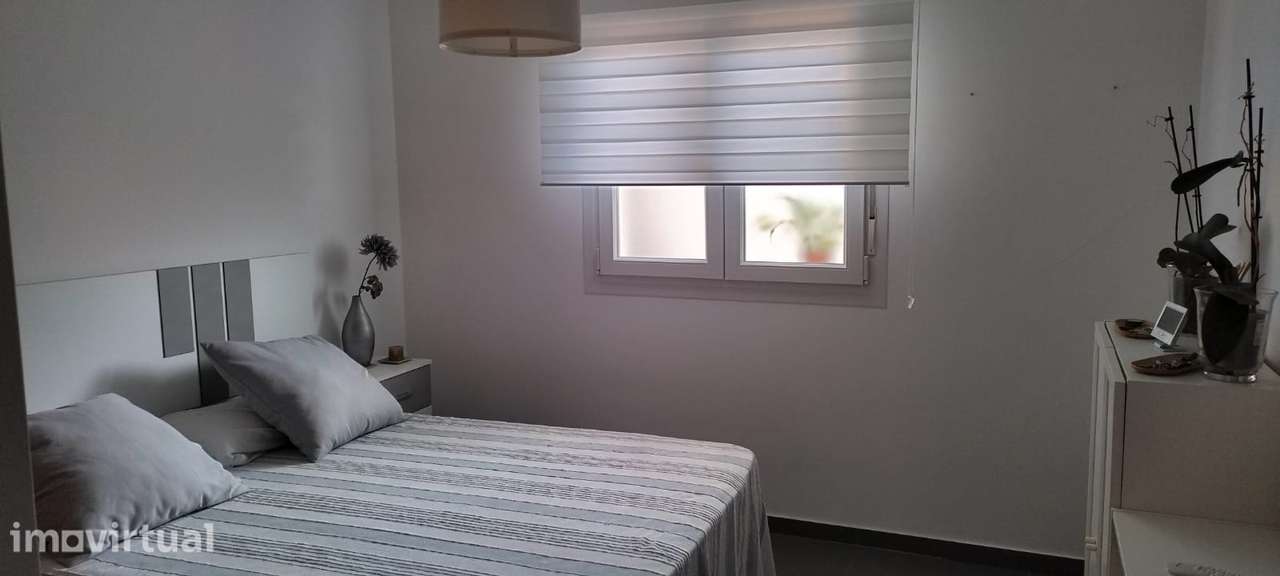 Apartamento T2 com varanda e piscina - Grande imagem: 4/12