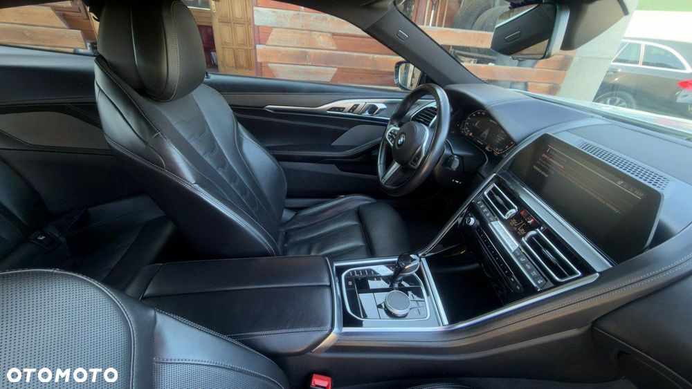BMW Seria 8 - 26