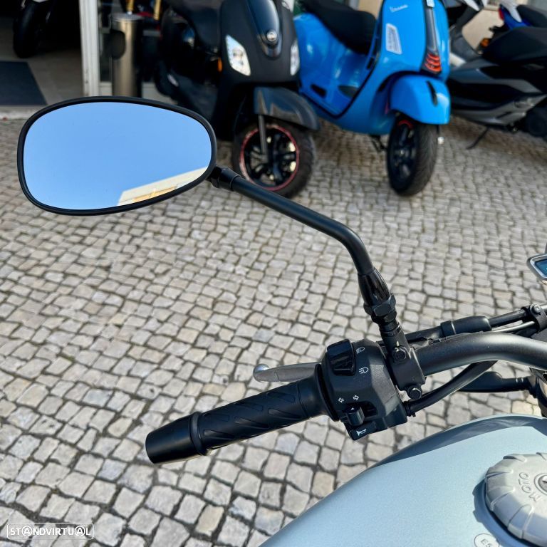 Moto Guzzi V7 Stone - 10
