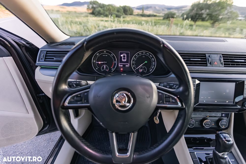 Skoda Superb 2.0 TDI DSG 4X4 Style - 11