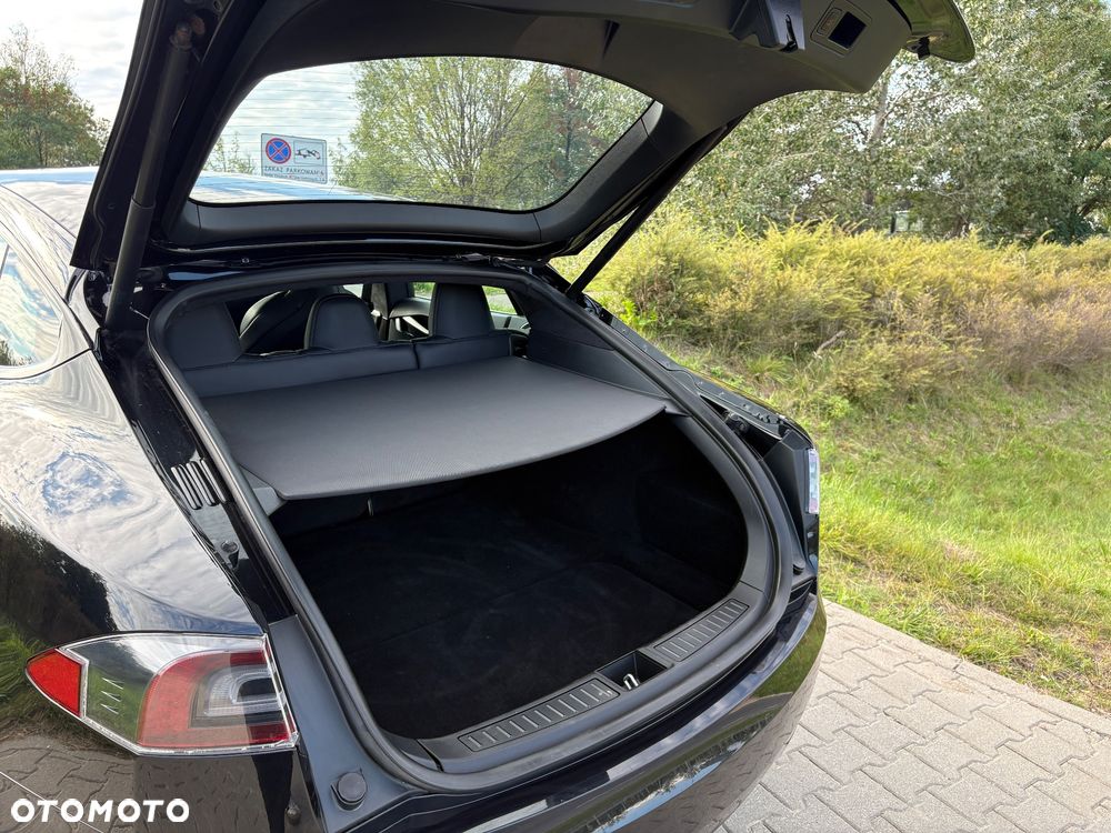 Tesla Model S - 28