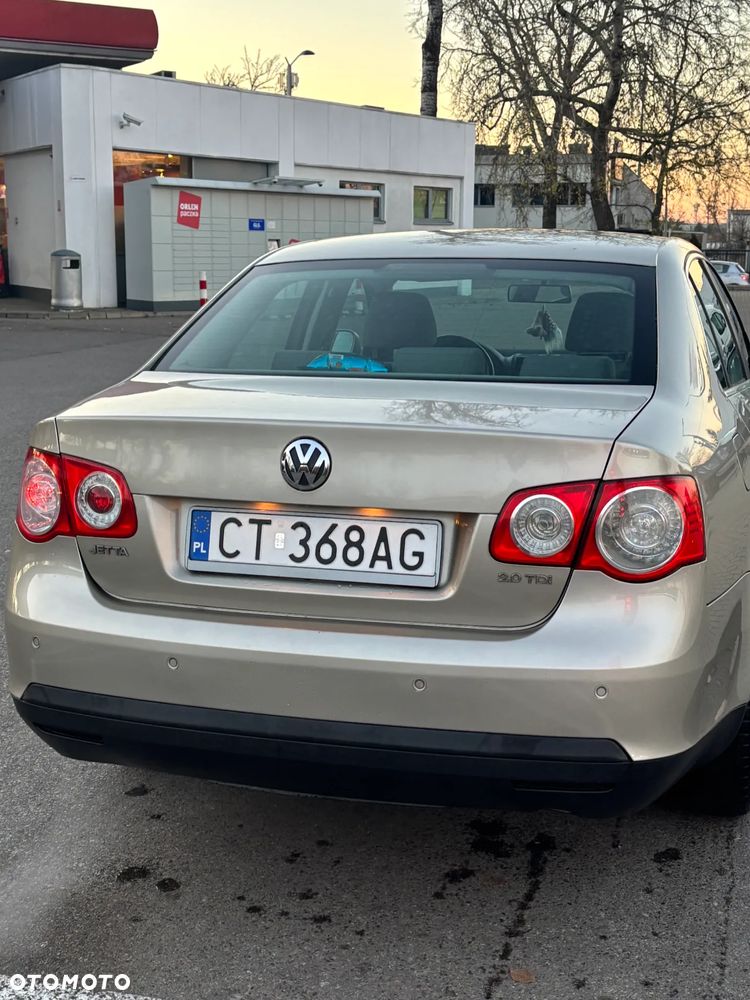 Volkswagen Jetta 2.0 TDI DSG Comfortline - 6