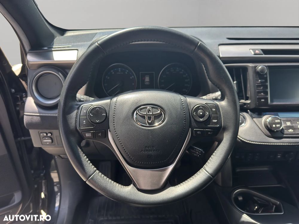 Toyota RAV4 - 8