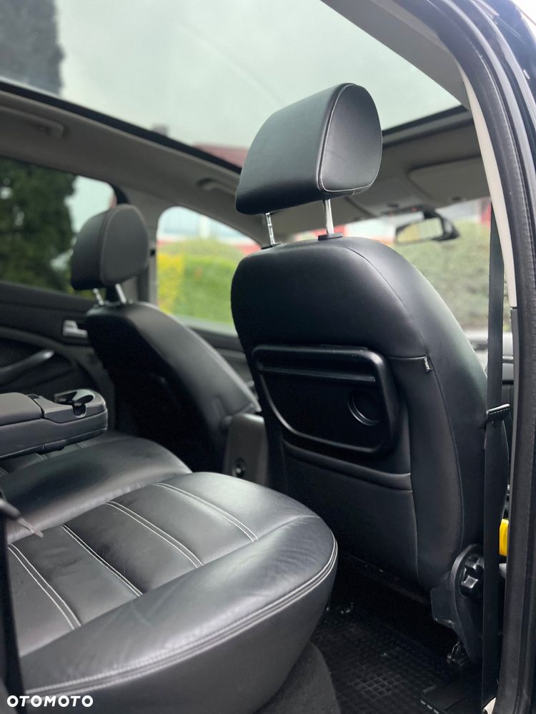 Ford Kuga 2.0 TDCi 4x4 Titanium - 34