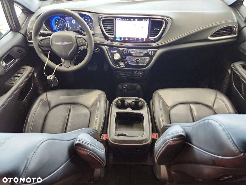 Chrysler Pacifica - 10