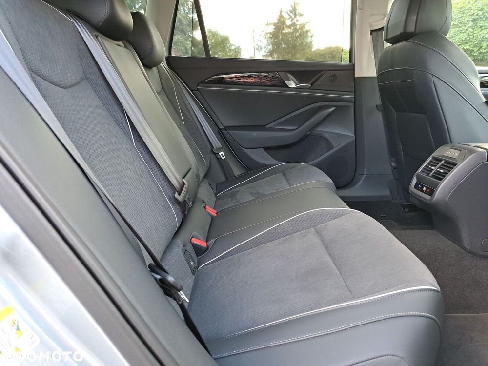 Volkswagen Passat - 25