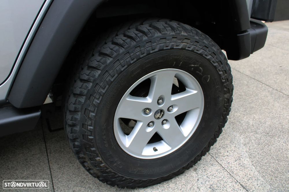 Jeep Wrangler 2.8 CRD ATX Sport - 53