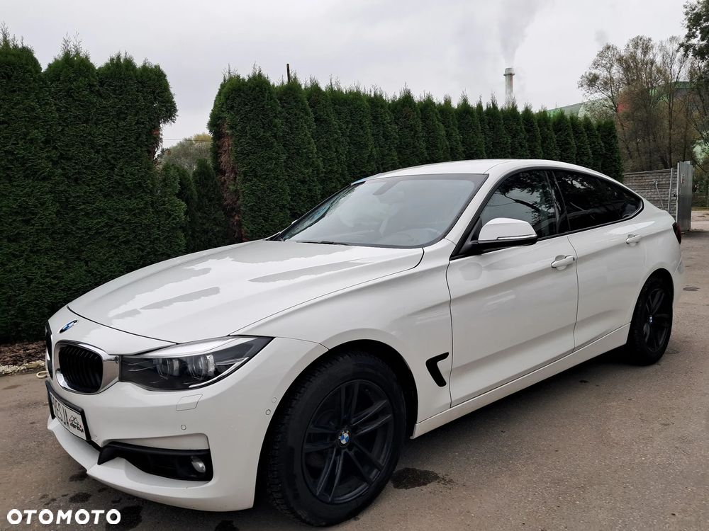 BMW 3 Series 2020 photo 2