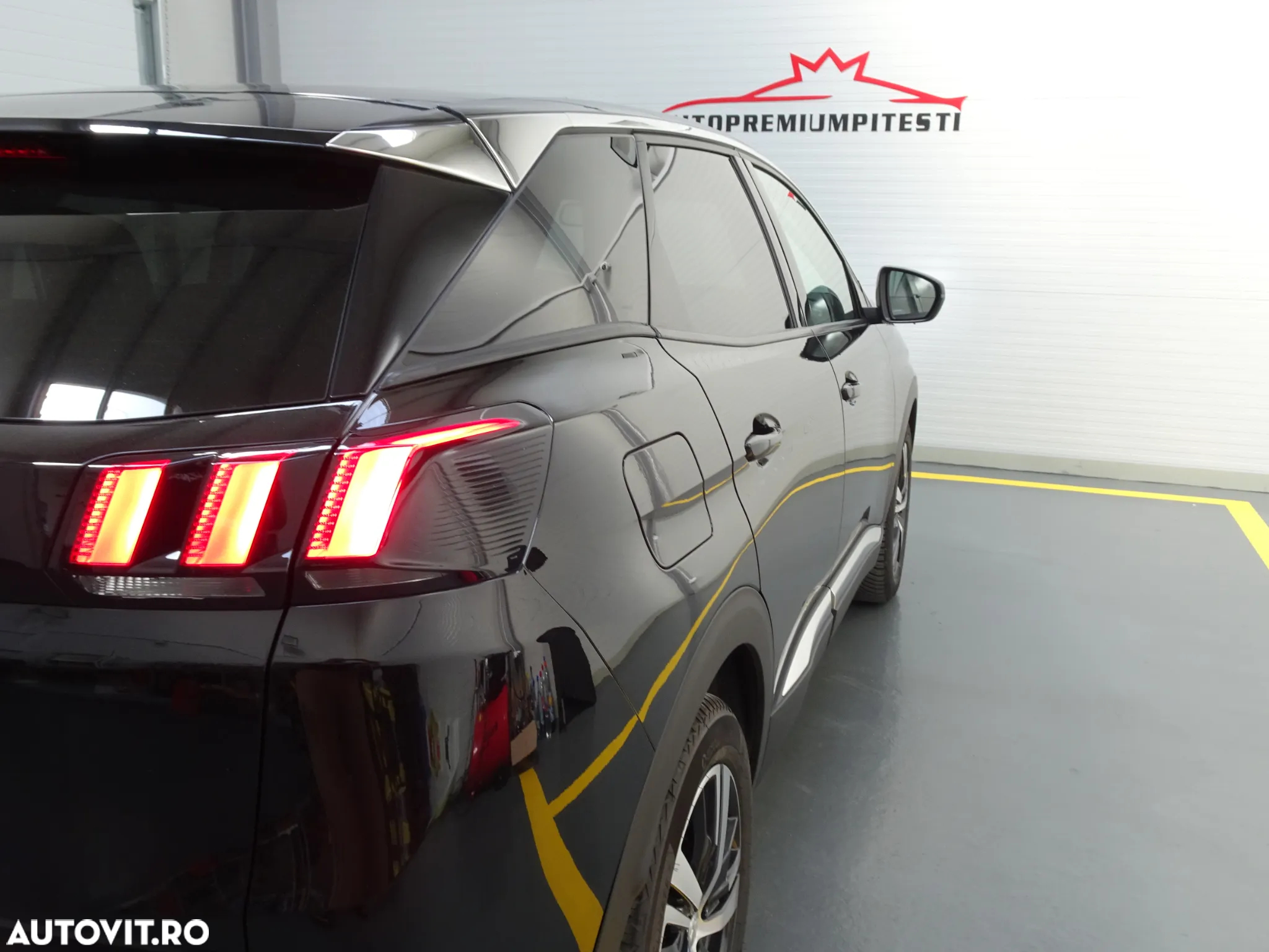 Peugeot 3008 1.2 PureTech Turbo S&S Allure - 14