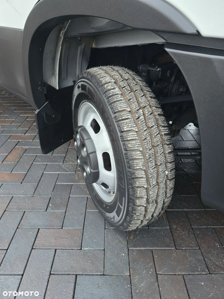 Iveco DAILY DAILY 50C16 KONTENER IZOTERMICZNY 10PALET 4,91cmDługi  2,11cmSzeroki  2,31cmWysoki  SALON PL 106 Tyś km STAN JAK NOWY NA GWARANCJI TEMPOMAT FOTEL PNEŁMATYCZNY KLIMATYZACJA AUTOMATYCZNA - 40