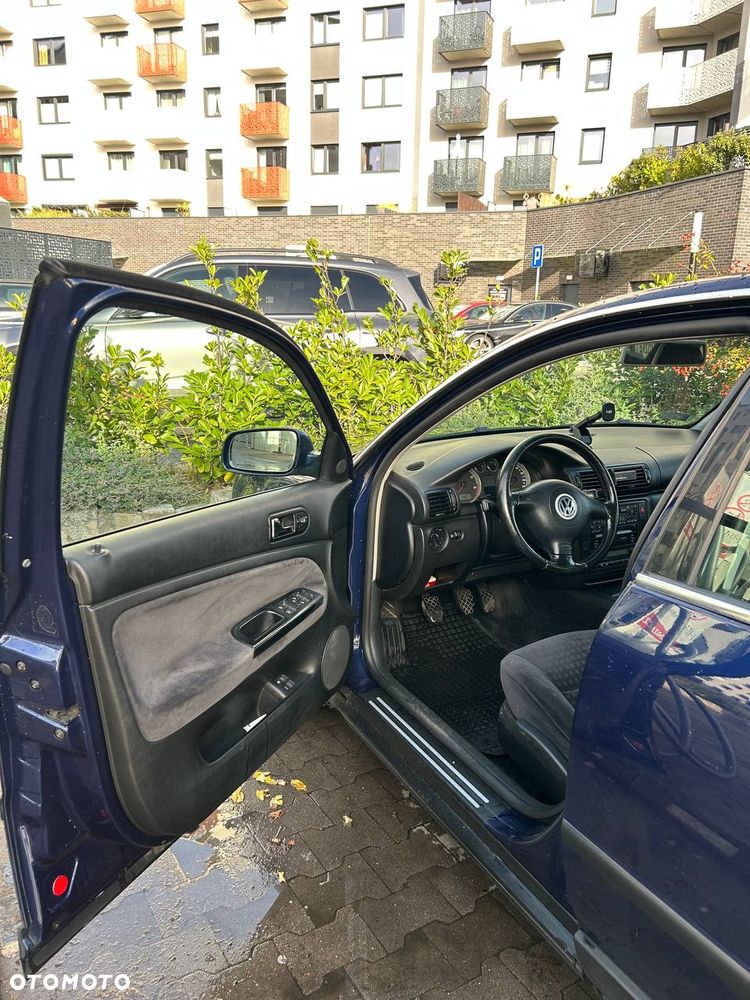 Volkswagen Passat 1.9 TDI Comfortline - 11