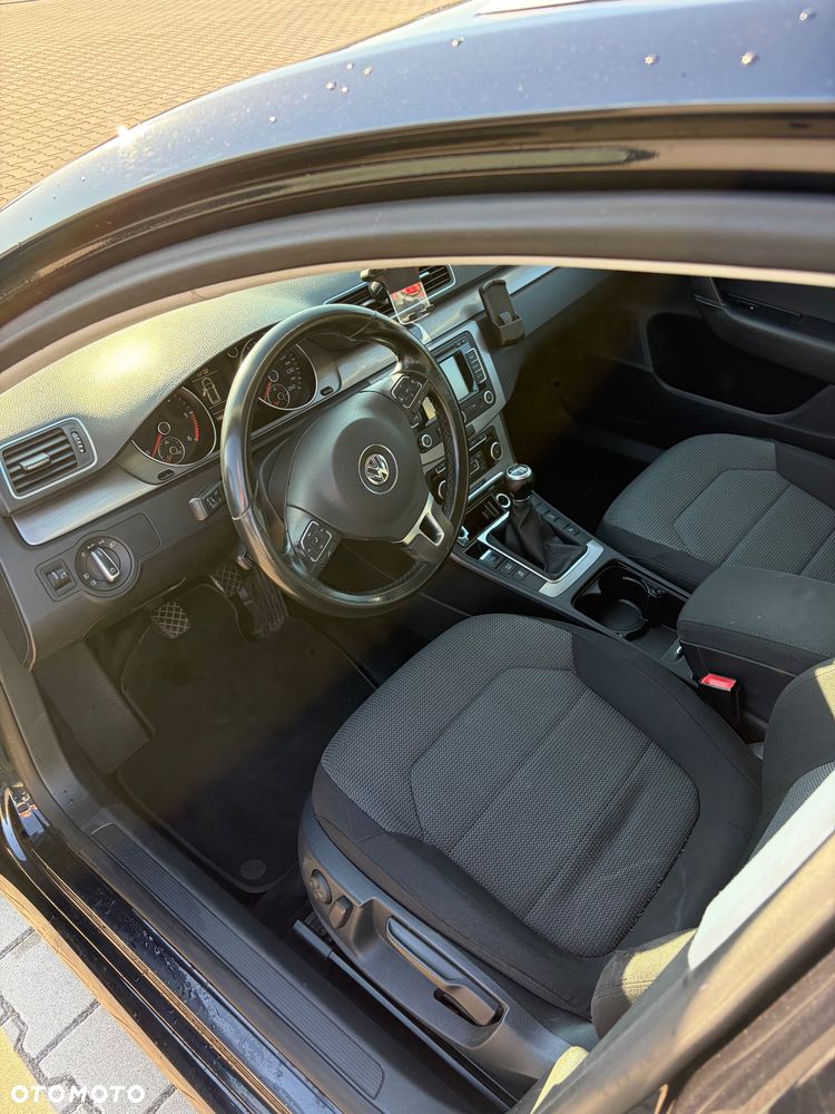 Volkswagen Passat 2.0 TDI BlueMotion Technology Comfortline - 12