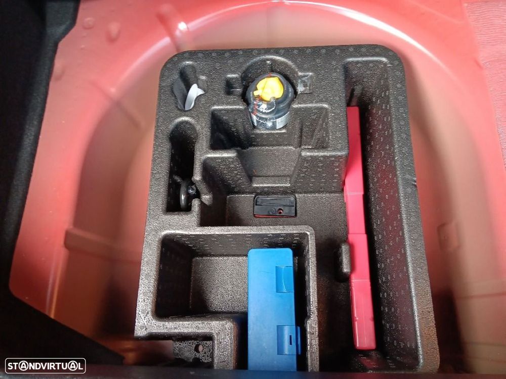 Ford Fiesta 1.0 EcoBoost MHEV ST-Line X - 25