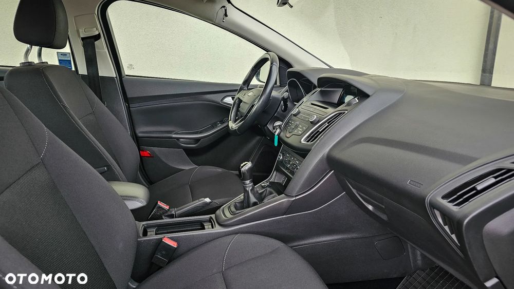 Ford Focus 1.6 Trend - 16