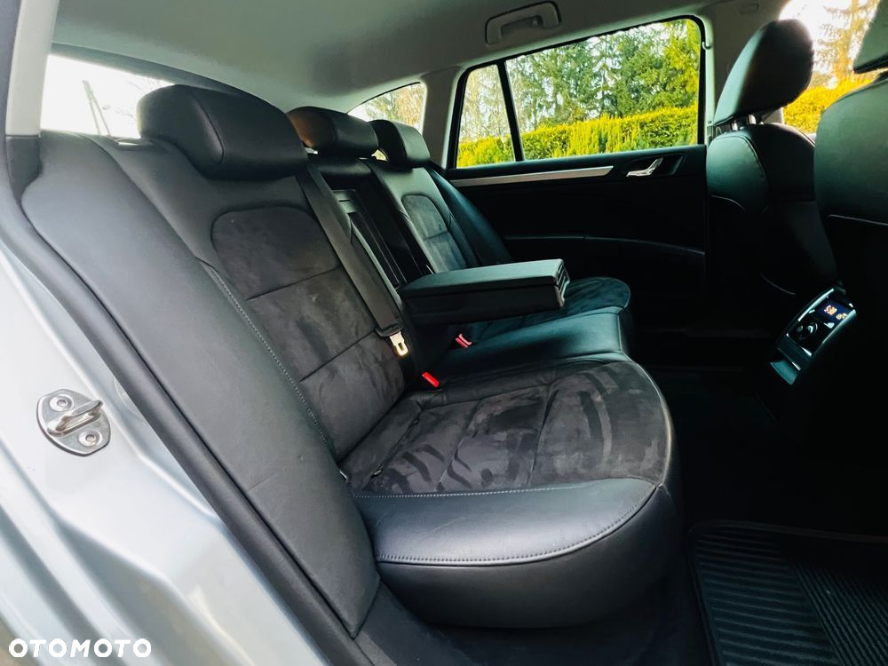 Skoda Superb 2.0 TDI DSG Exclusive - 33